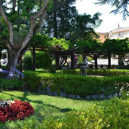 Relais La Rupe 4* Сорренто