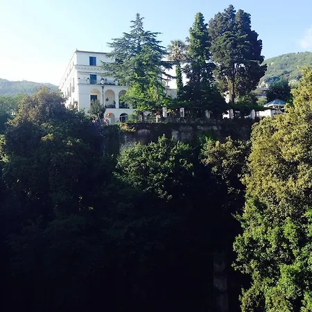 Relais La Rupe 4* Сорренто
