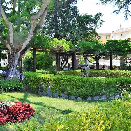 Relais La Rupe 4* Сорренто