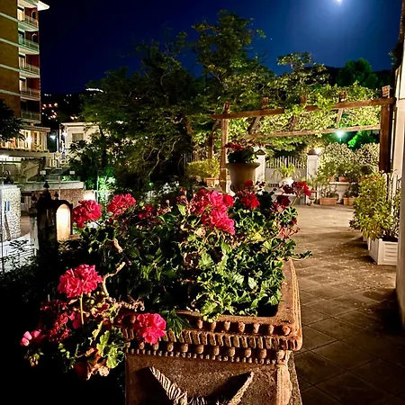 Konukevi Relais La Rupe Sorrento