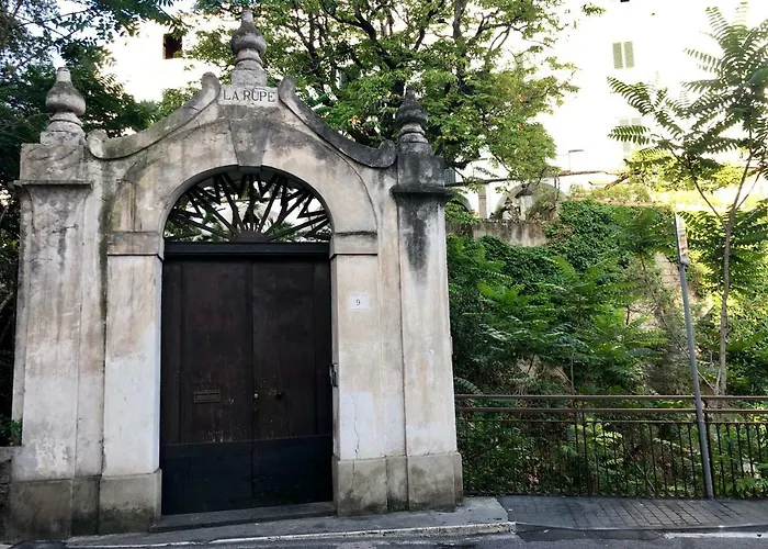 Relais La Rupe Konukevi 4*